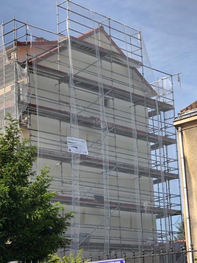 Façade latérale pendant travaux